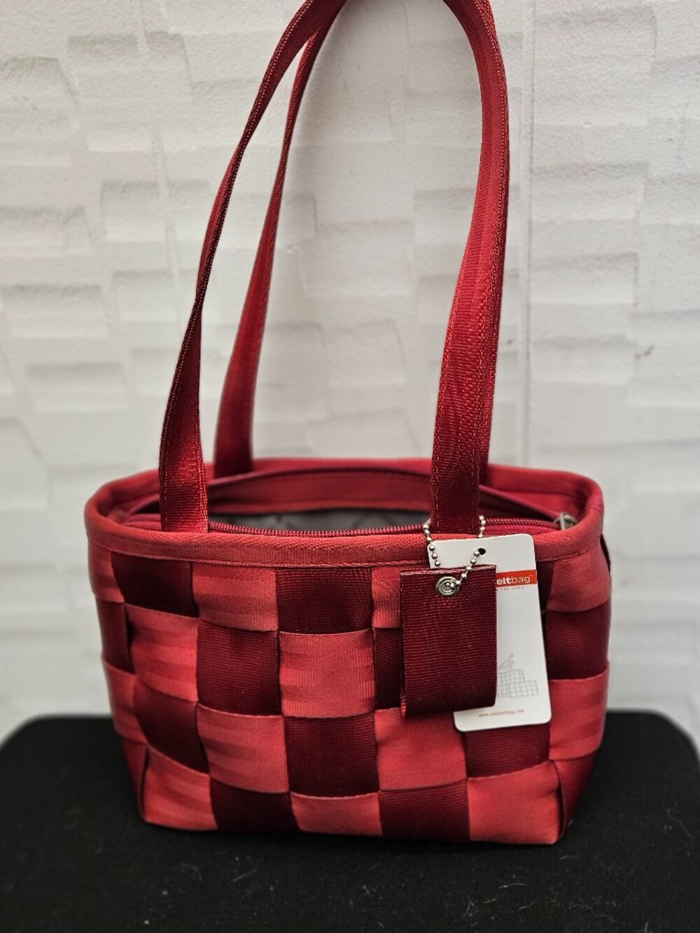 Harvey's The Seatbelt Bag Medium Tote - Classic Red